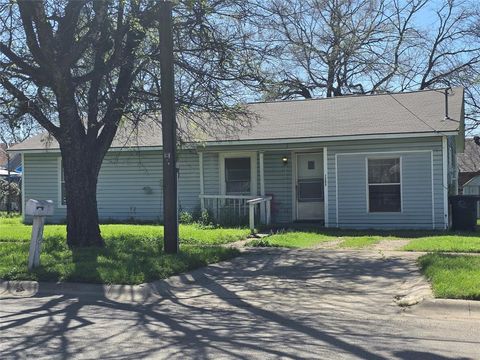 1203 N Anglin Street Cleburne TX 76031