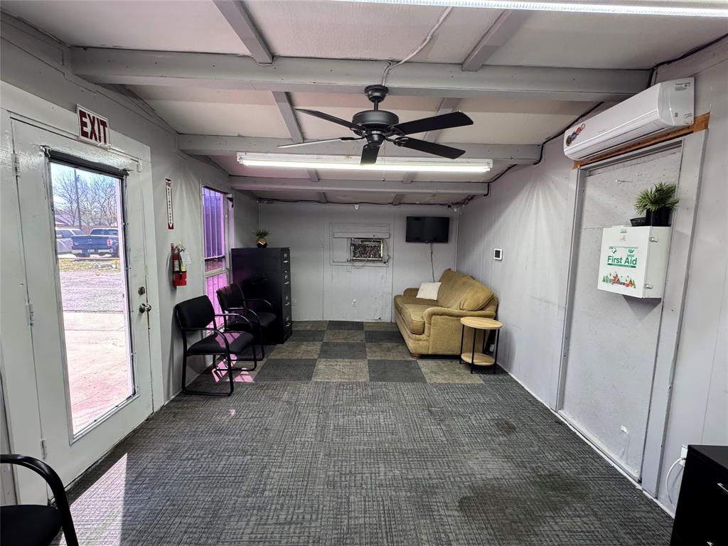 Embree - Commercial Sale