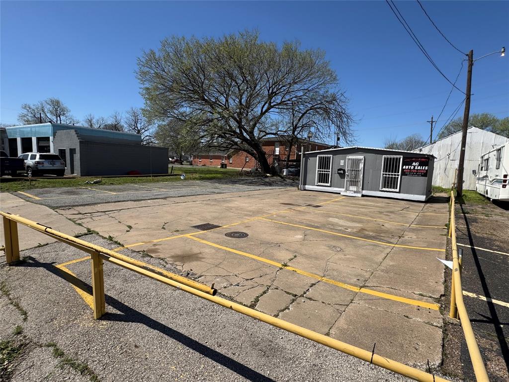 Embree - Commercial Sale