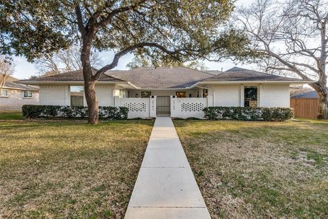 Photo of 3740 Weeburn Drive, Dallas, TX 75229 (MLS # 21216506)