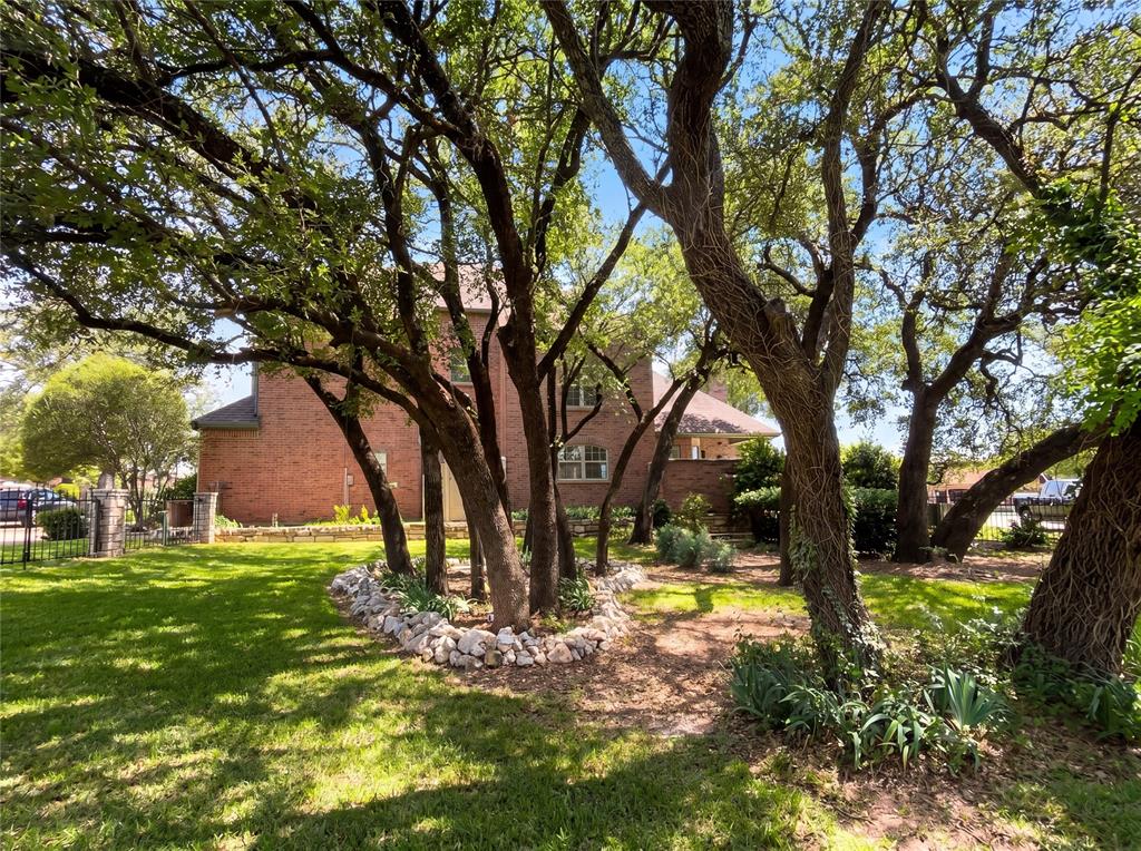 4201 Bluff View Drive