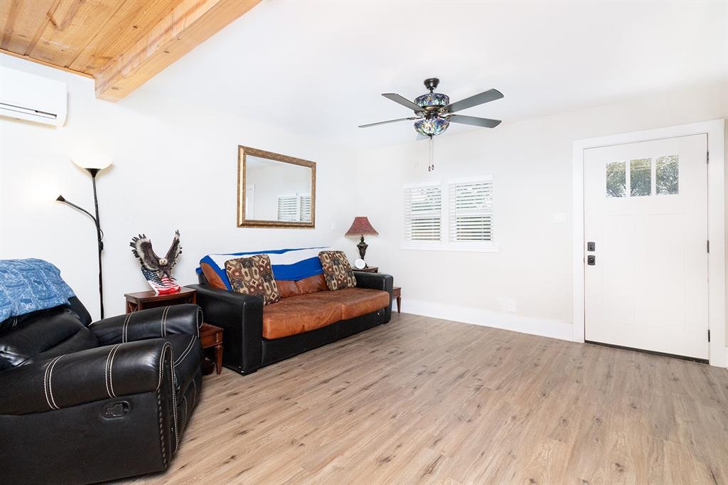 1804 S Oak