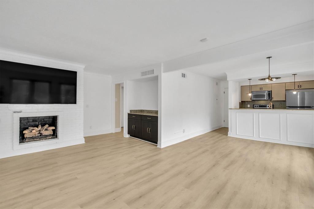 5926 Sandhurst Lane 123