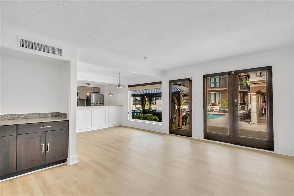 5926 Sandhurst Lane 123