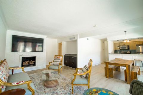 5926 Sandhurst Lane 123 Dallas TX 75206