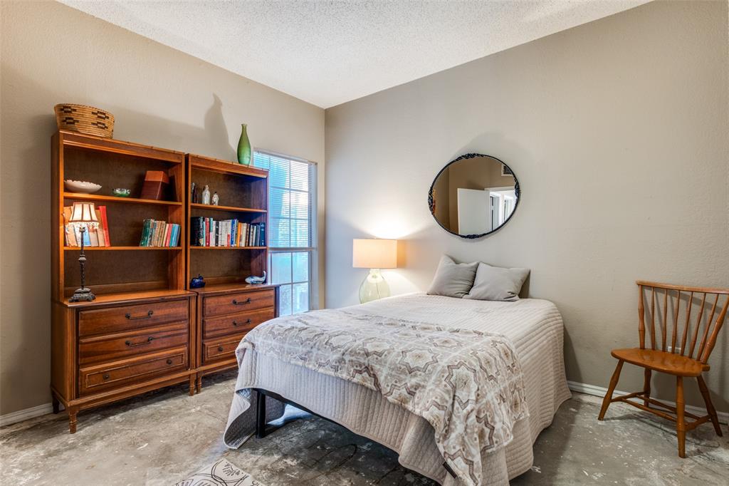 Oaks Of Lakewood Condo - Residential