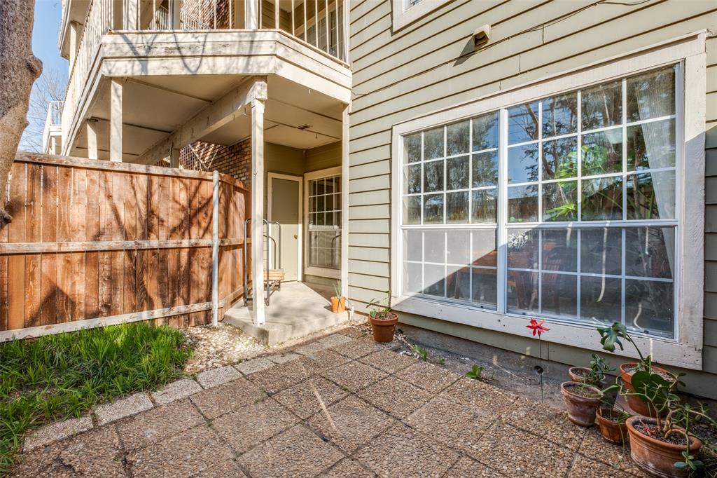 Oaks Of Lakewood Condo - Residential