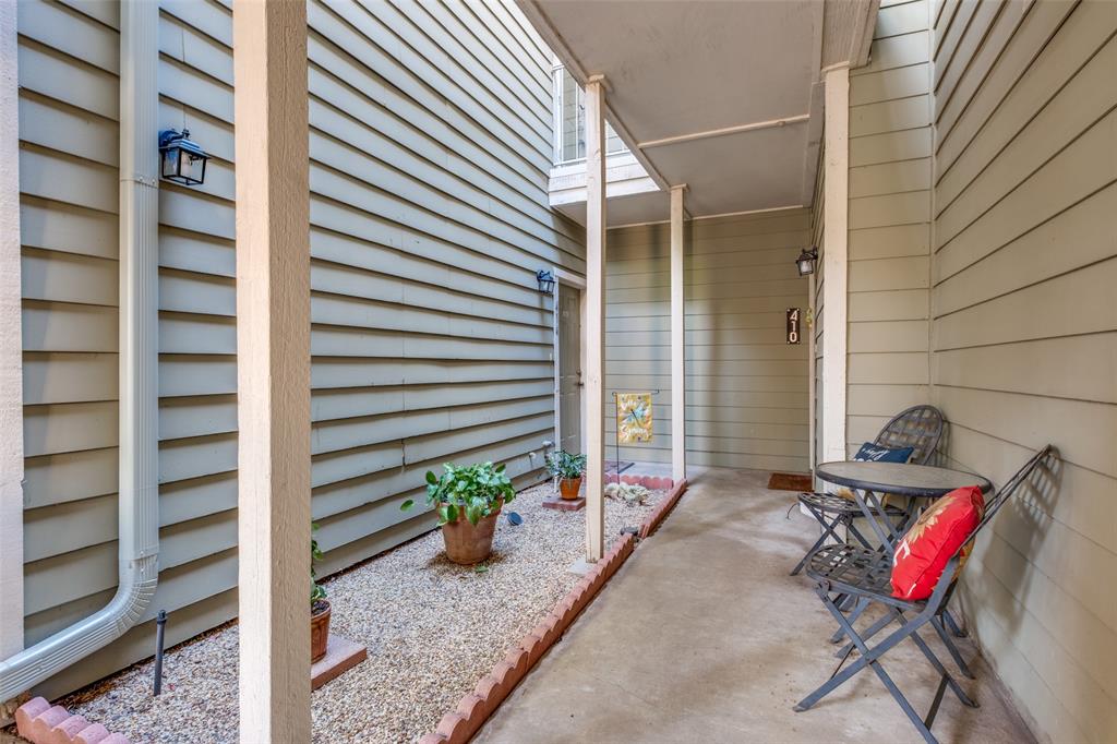 Oaks Of Lakewood Condo - Residential