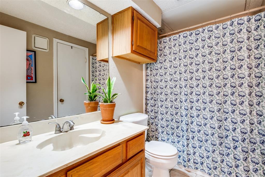 Oaks Of Lakewood Condo - Residential