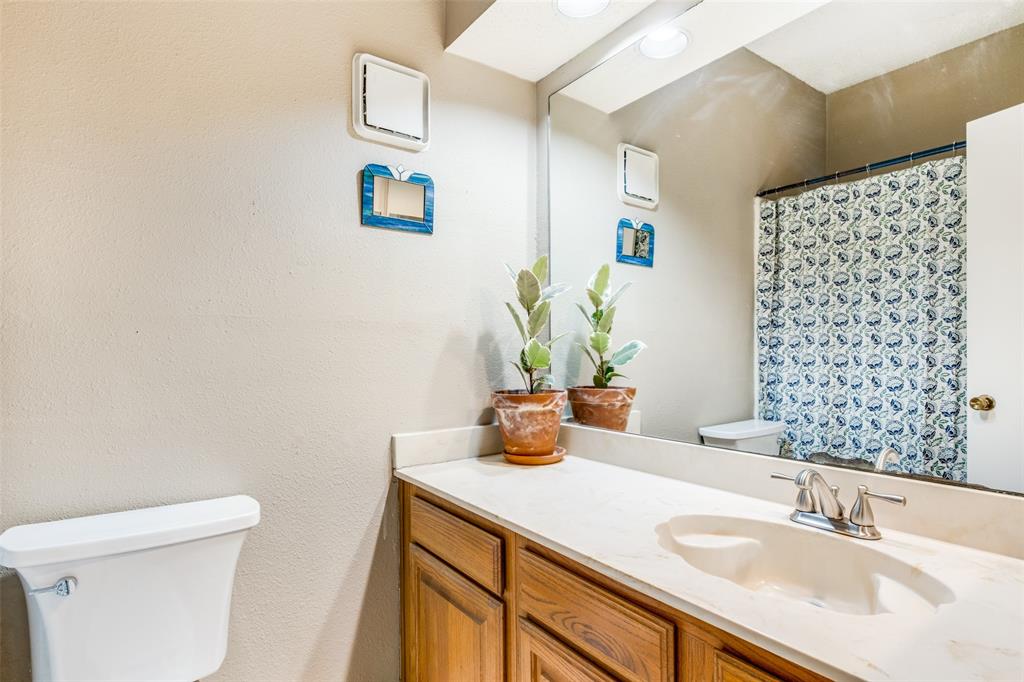 Oaks Of Lakewood Condo - Residential