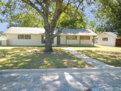 1249 N Holland Street De Leon TX 76444