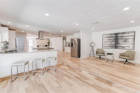 3827 Vinecrest Drive Dallas TX 75229