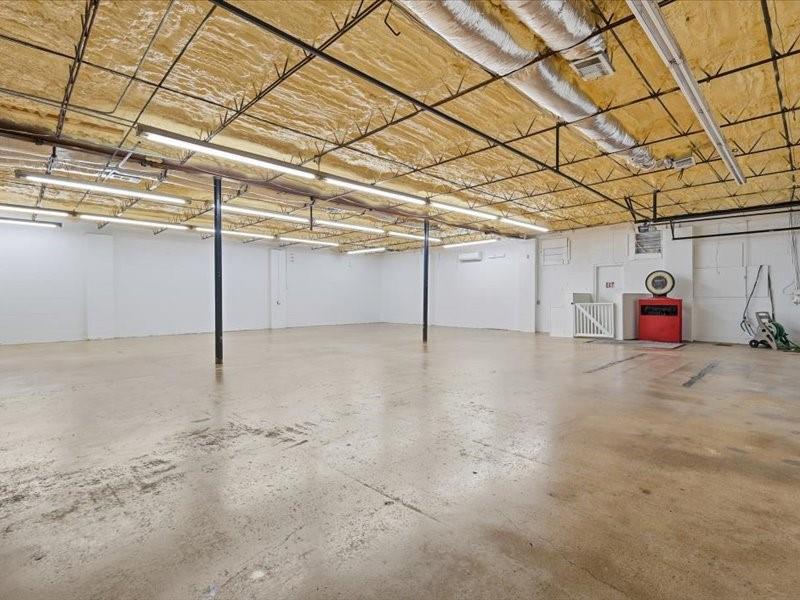 914 W Commerce Street