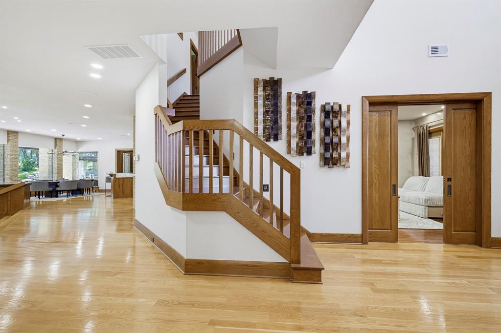 6816 Oak Hill Drive