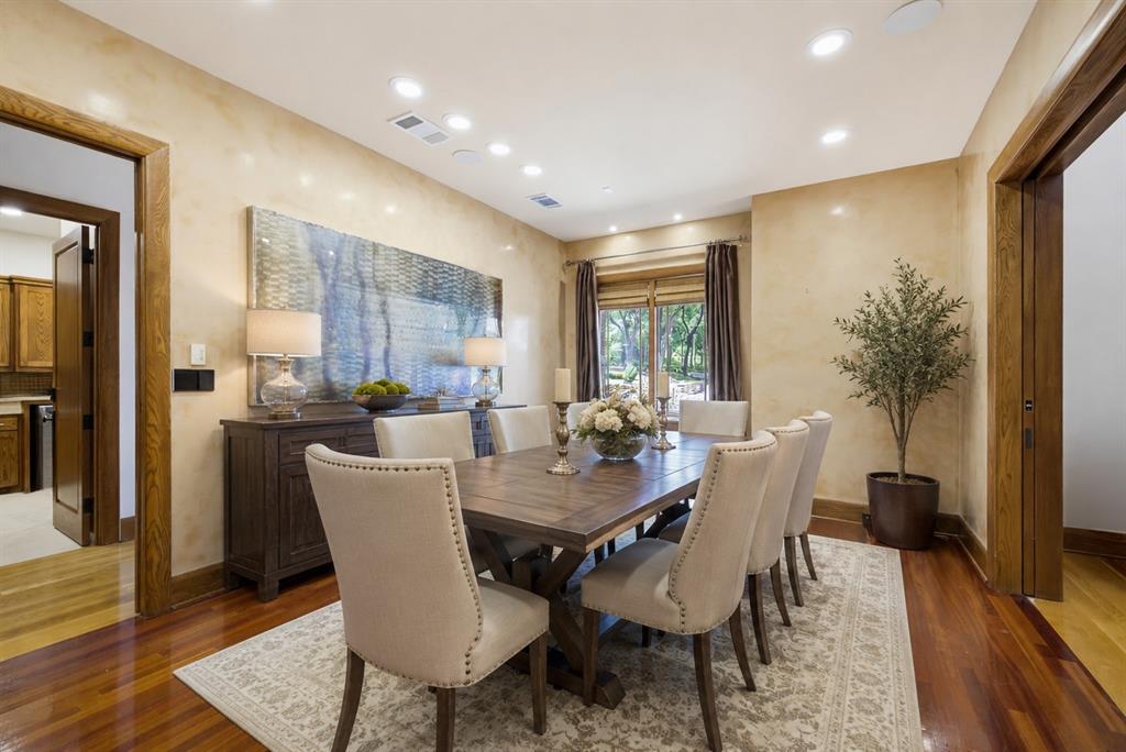 6816 Oak Hill Drive