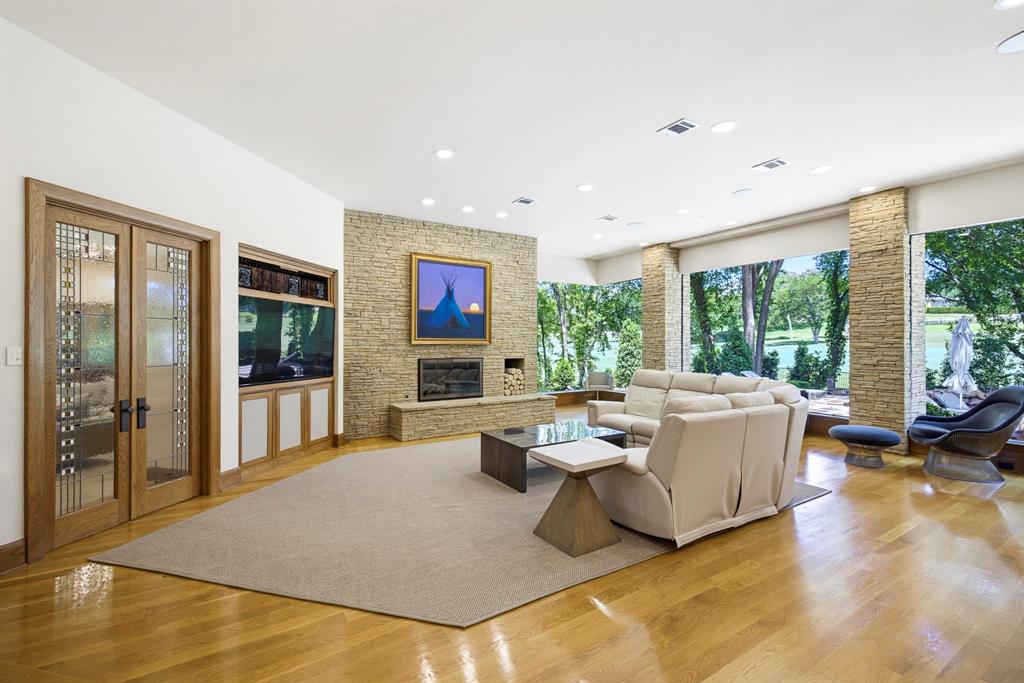 6816 Oak Hill Drive