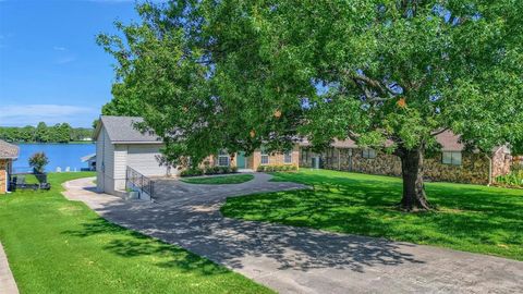 A home in Lake Kiowa