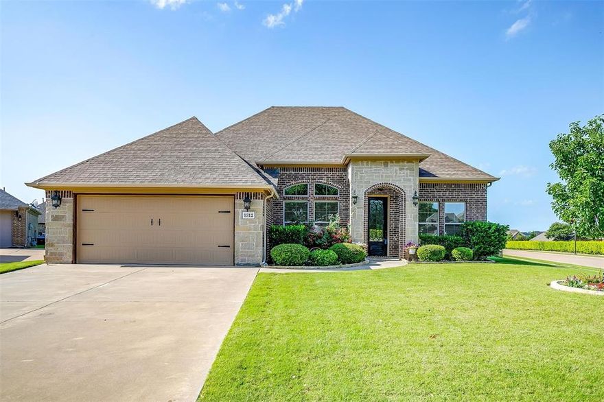 Gently lived in One owner home in the prestigious Golf Course Community of Harbor Lakes on Lake Granbury! From the moment you walk in the door, you can see this home is layed out for entertaining! Formal Dining Room, Butler's Pantry, Open Great Room, Kitchen, and sunny breakfast nook, home features soaring ceilings, Barrels, domes, and everything you would expect for a home in this community!  Many upgrades, including an extended patio in the back yard. Come live the good life in this beautiful golf course community close to Lake Granbury, The Granbury Square, Hiking, Biking, and the DFW Metroplex!  Come see why Granbury is Celebration Capital of Texas.