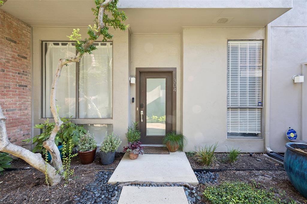 3940 Buena Vista Street 304