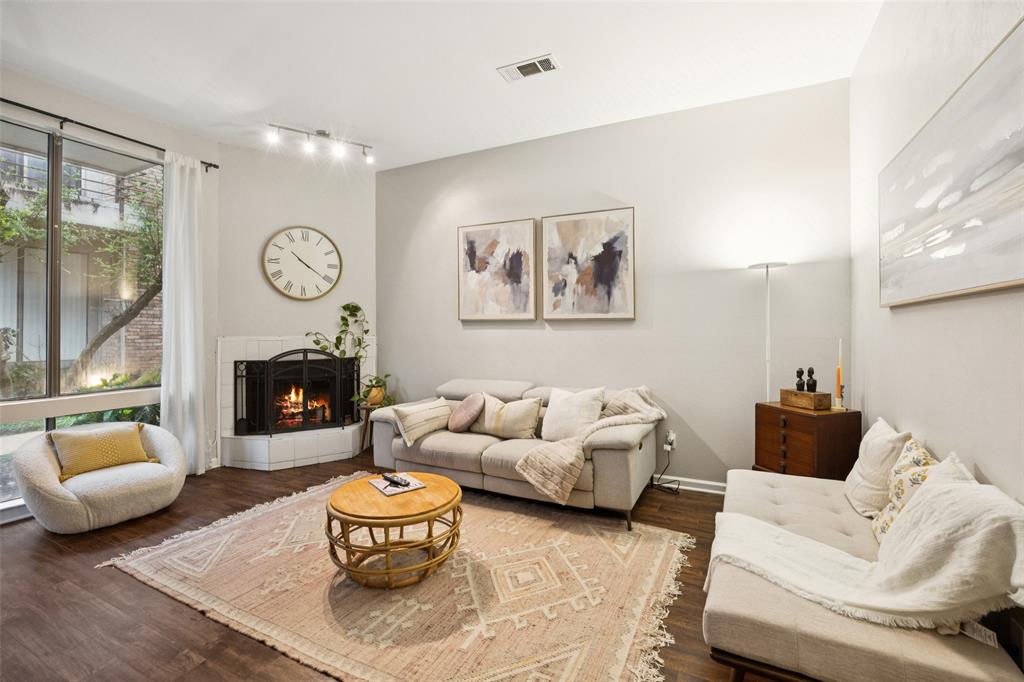 3940 Buena Vista Street 304