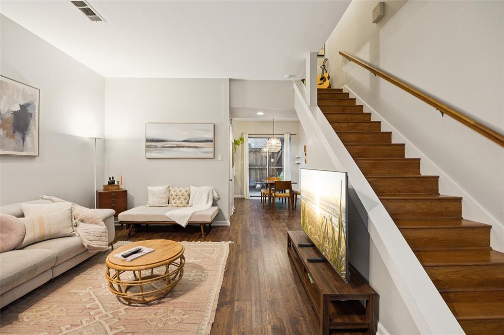 3940 Buena Vista Street 304