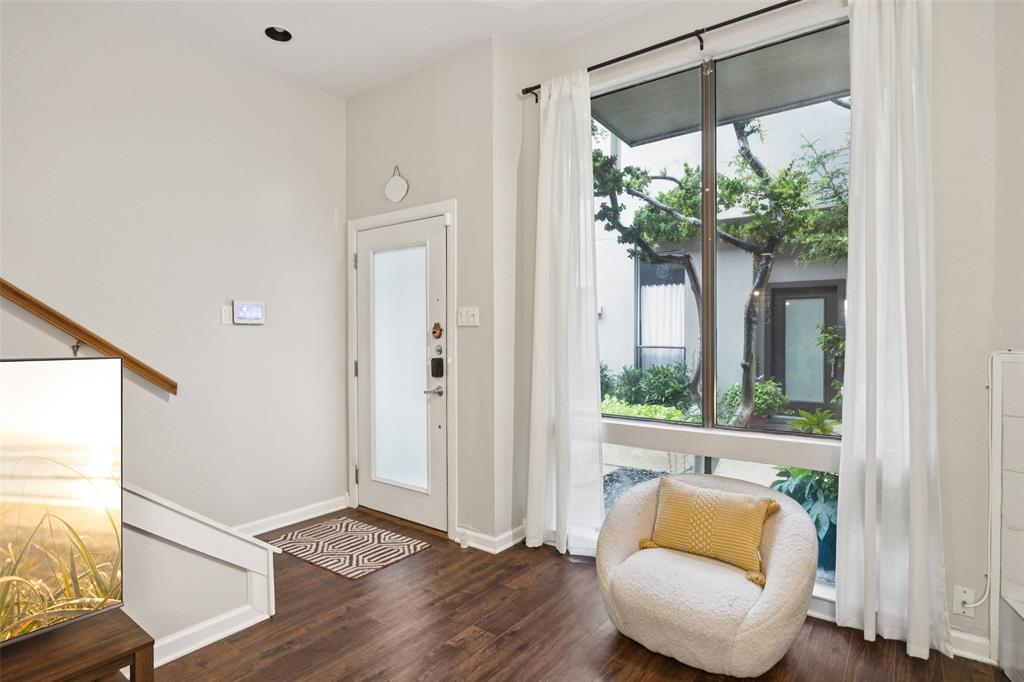 3940 Buena Vista Street 304