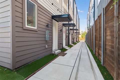 Tiny photo for 2102 N Prairie Avenue #105, Dallas, TX 75204 (MLS # 21101461)