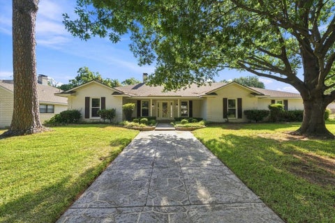 Photo of 3113 Westador Drive, Arlington, TX 76015 (MLS # 21366813)
