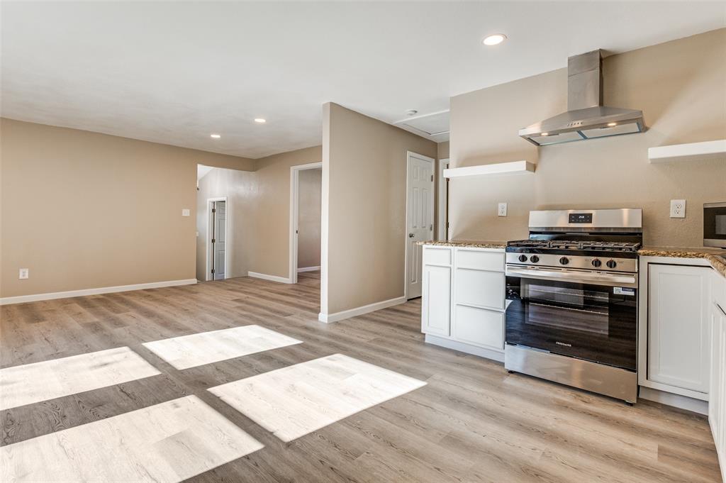 Eagle Ford Plaza 02 - Residential