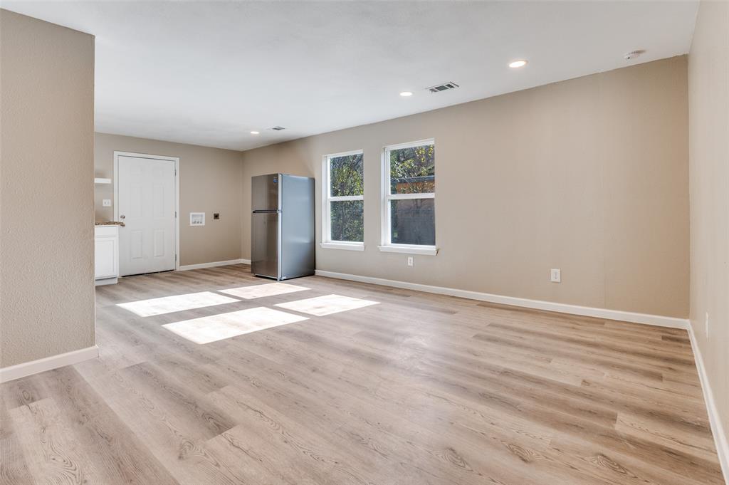 Eagle Ford Plaza 02 - Residential