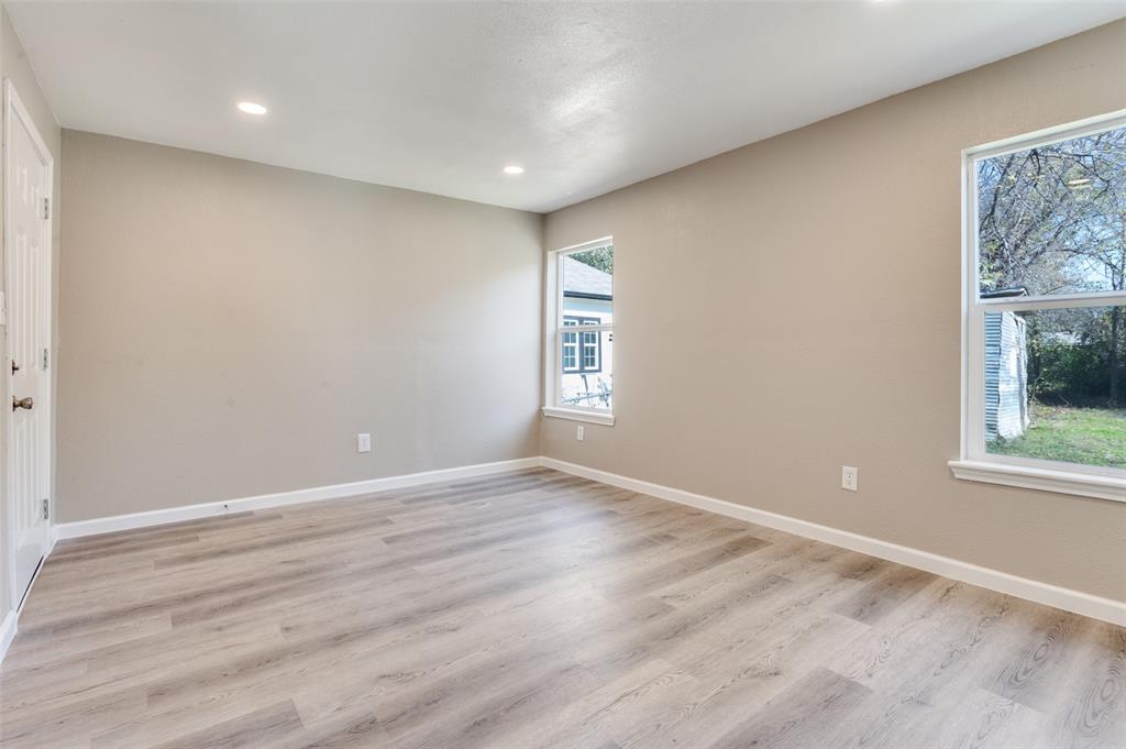 Eagle Ford Plaza 02 - Residential