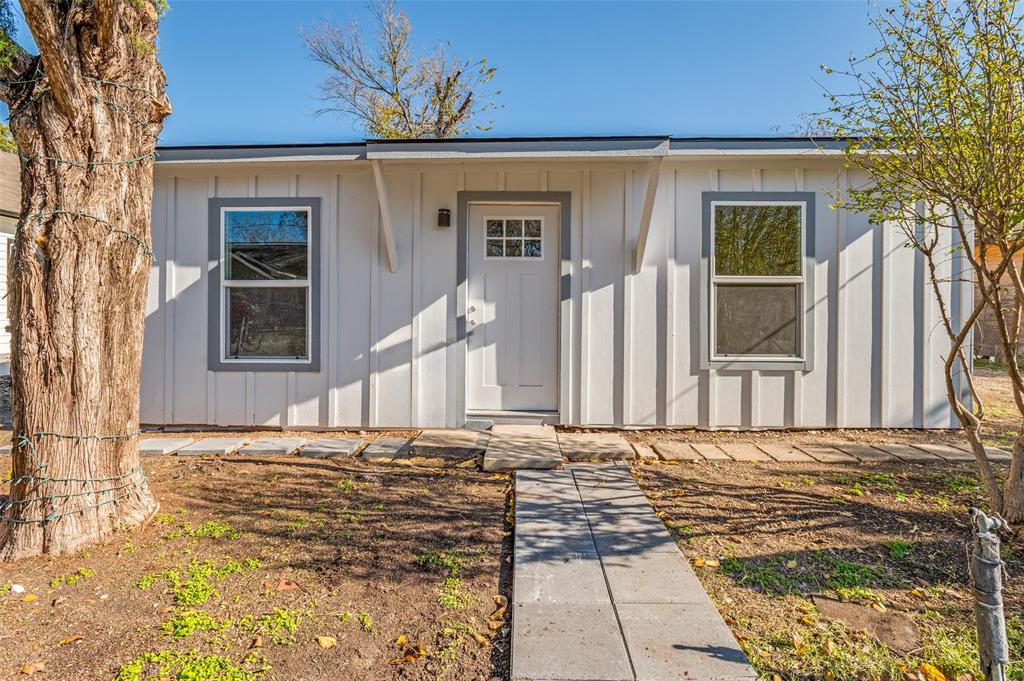 Eagle Ford Plaza 02 - Residential