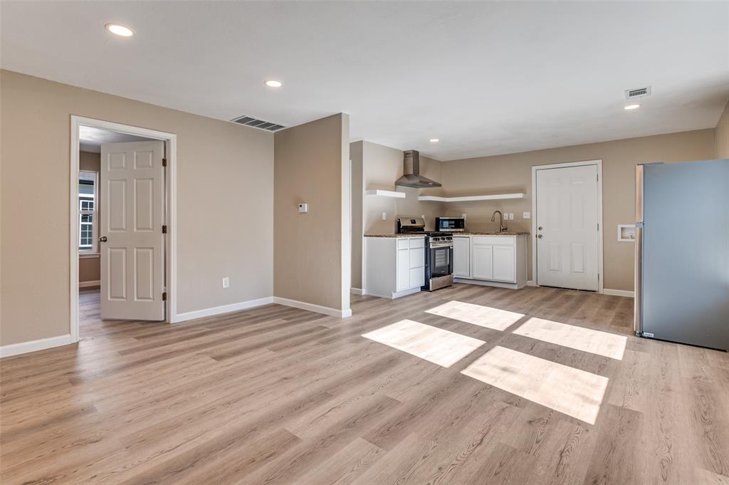 Eagle Ford Plaza 02 - Residential