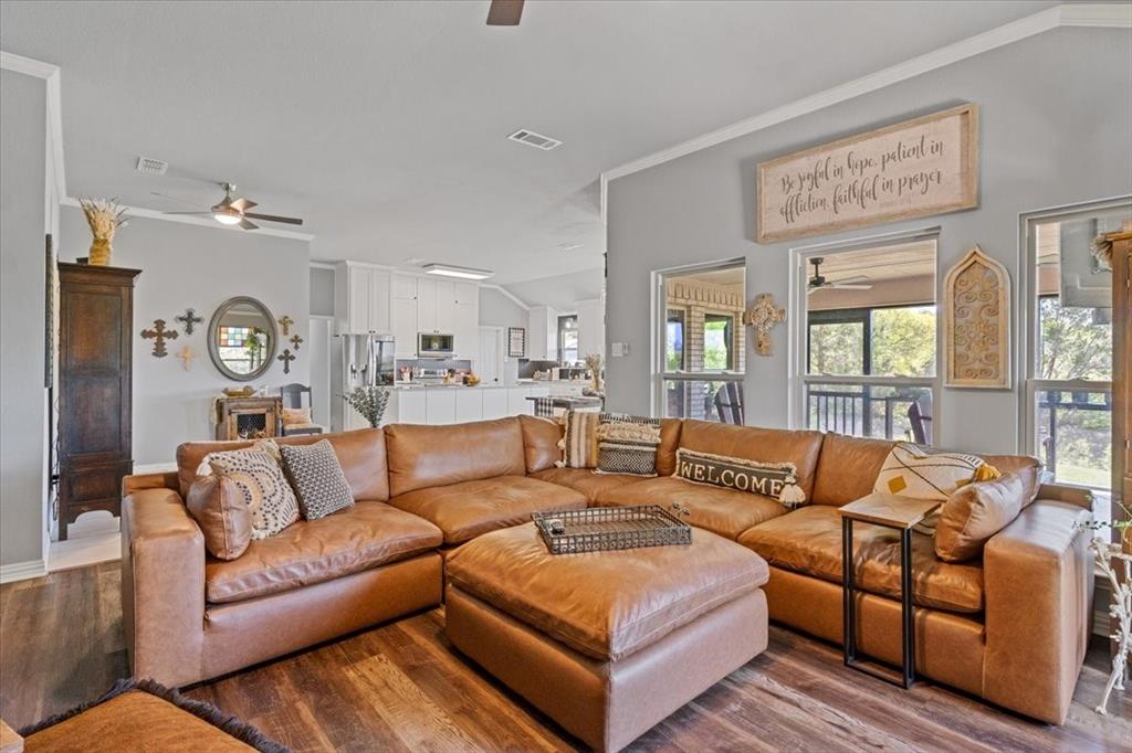 Cresson, Texas 76035, United States, 3 Bedrooms Bedrooms, ,2 BathroomsBathrooms,Residential,Pending,107977