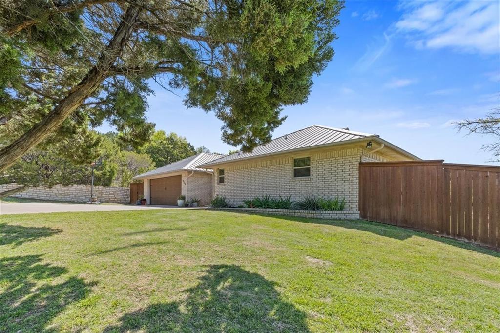 208 E Bluebonnet Drive