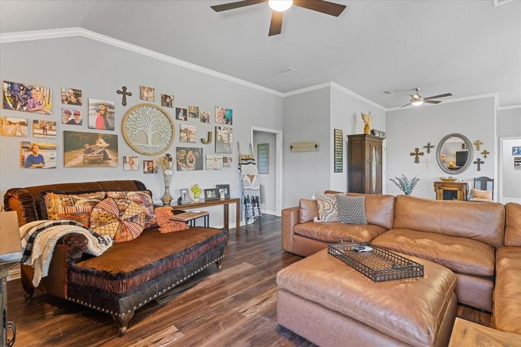 Cresson, Texas 76035, United States, 3 Bedrooms Bedrooms, ,2 BathroomsBathrooms,Residential,Pending,107977