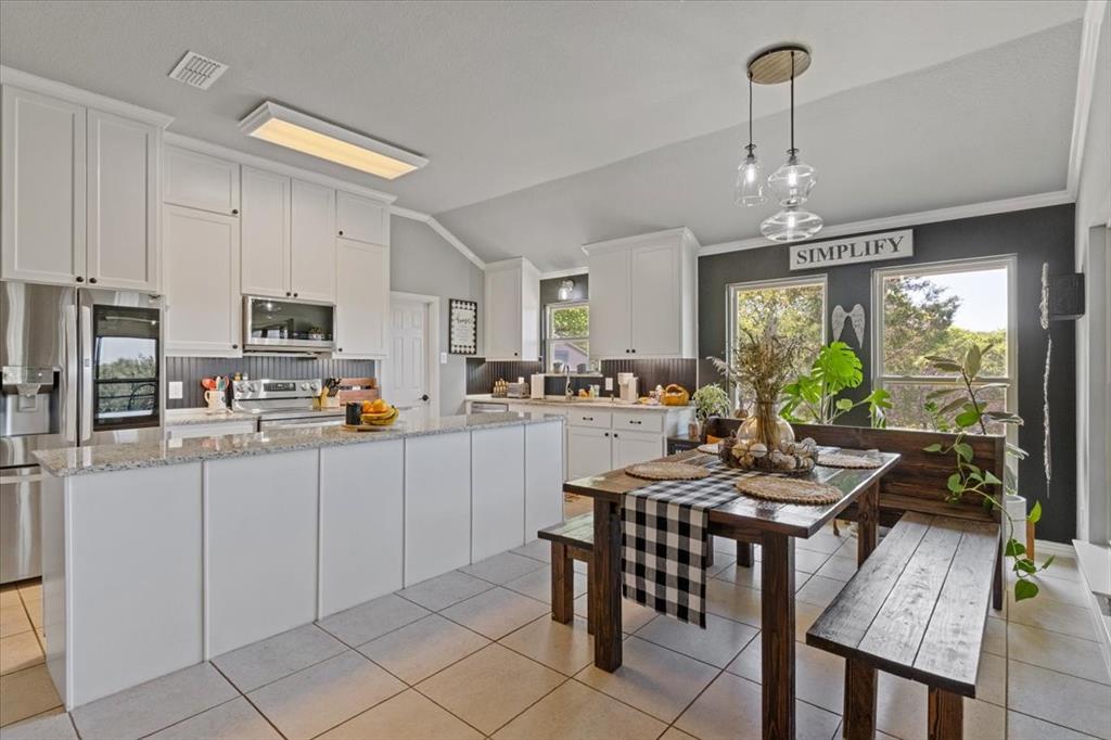 Cresson, Texas 76035, United States, 3 Bedrooms Bedrooms, ,2 BathroomsBathrooms,Residential,Pending,107977