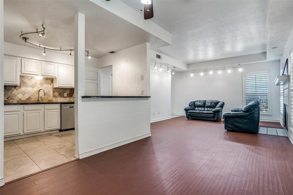 Cobblestone Condo - Residential