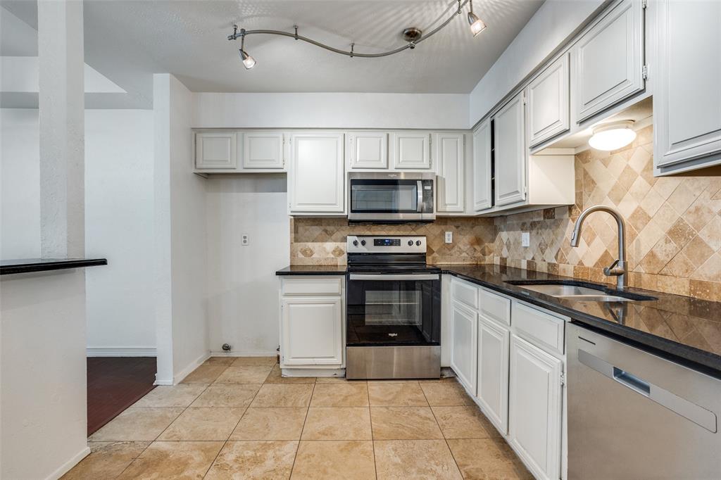 Cobblestone Condo - Residential