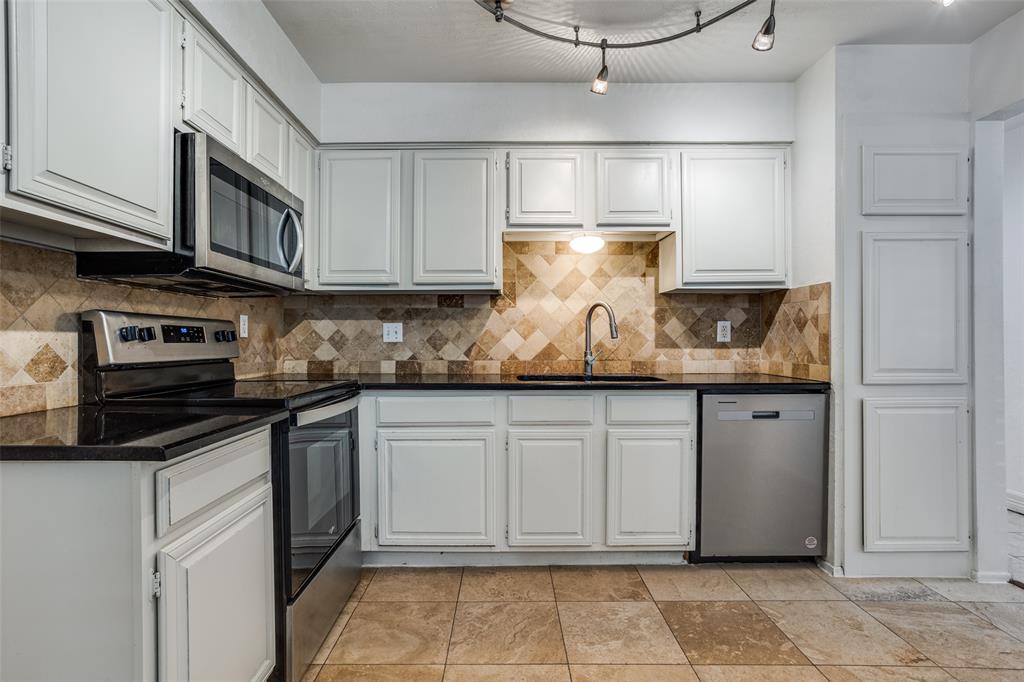 Cobblestone Condo - Residential