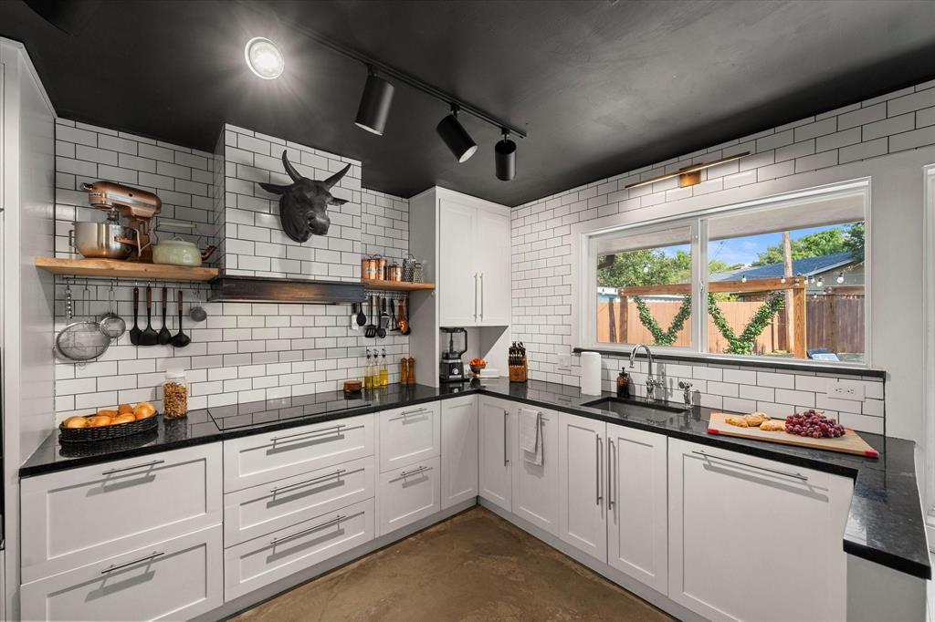 7605 Fox River Court