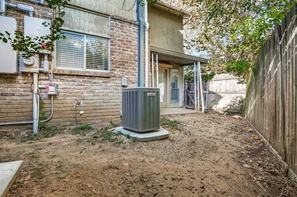 Saint Claire Woods Twnhs - Residential