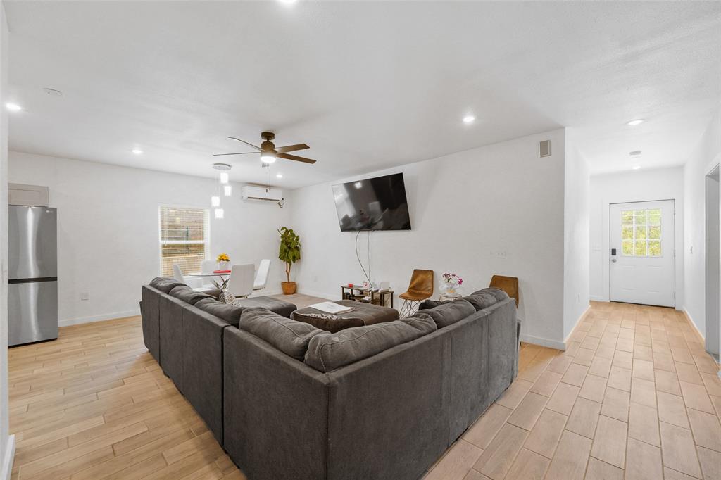 5405 N Arcadia Drive