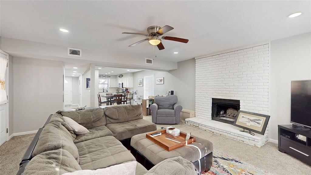 702 Middle Glen Drive