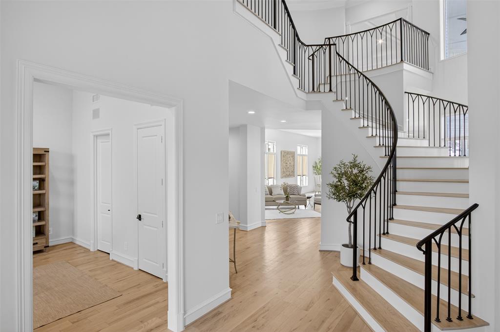 6011 Lakehurst Avenue