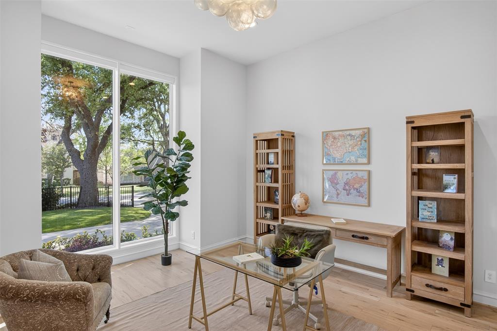 6011 Lakehurst Avenue