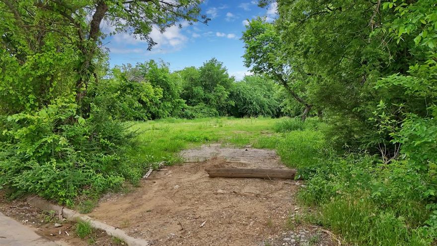 Rare opportunity to own a one-acre lot in Fort Worth. Build your dream home with plenty of space for outdoor living -- luxury and modern farmhouse with a wraparound porch-- your vision can come true here! All while enjoying convenient access to major highways, shopping, dining, and schools. Ideal for custom home buyers or investors seeking land in a growing area.