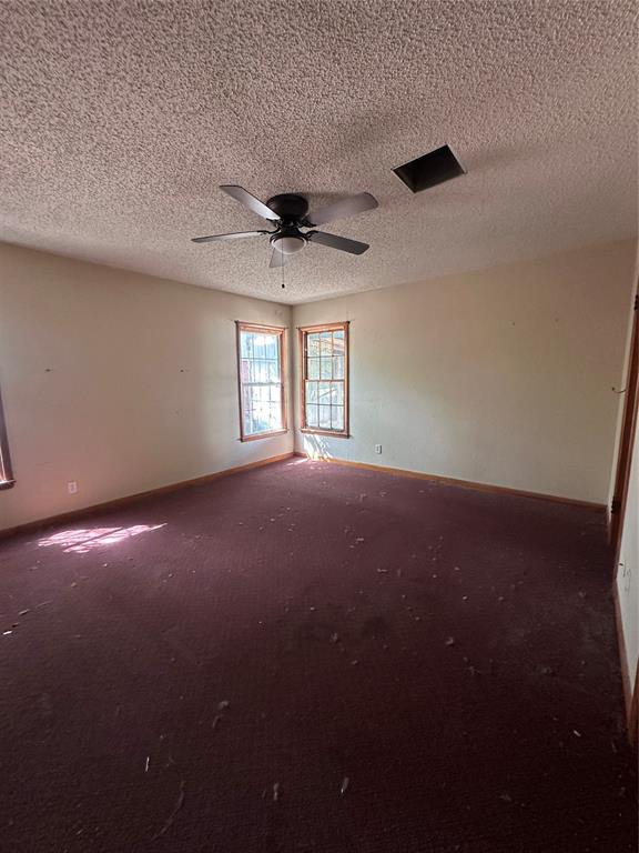 303 N Cryer