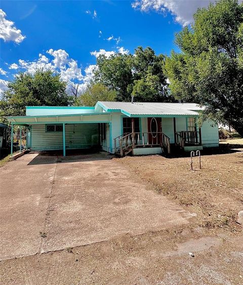 303 N Cryer Winters TX 79567