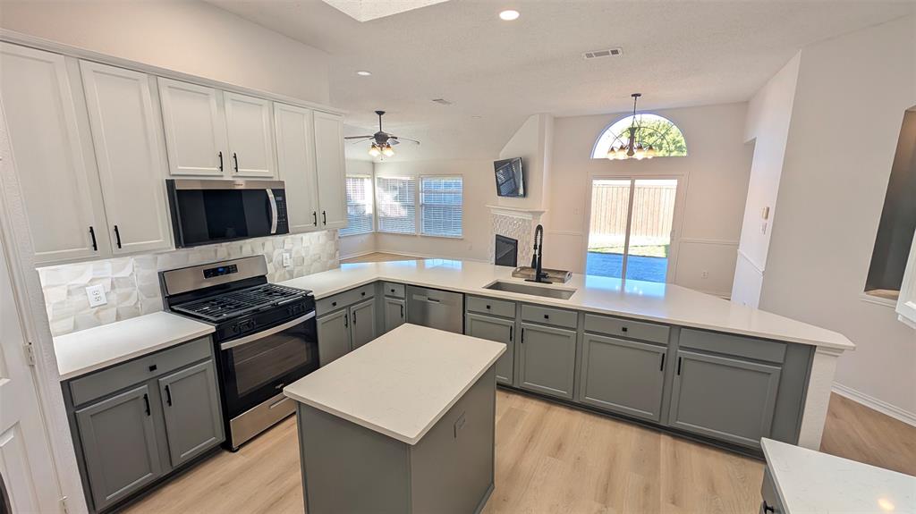 10900 Robincreek Lane